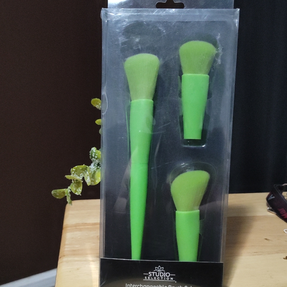 Studio Interchangeable Green Makeup Brush Set